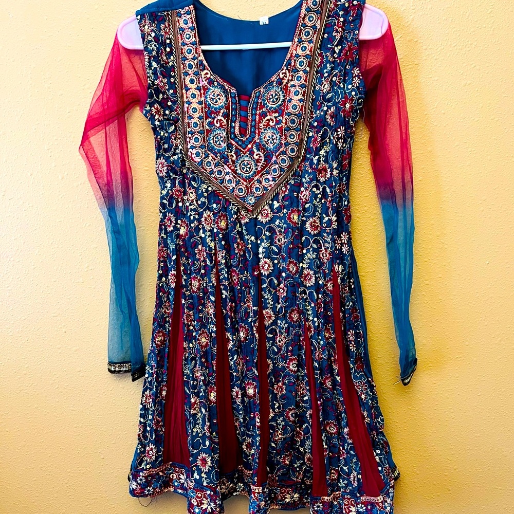 Girls 10/12 Kurti Full Sleeves with Beautiful Embroidery and sequin details